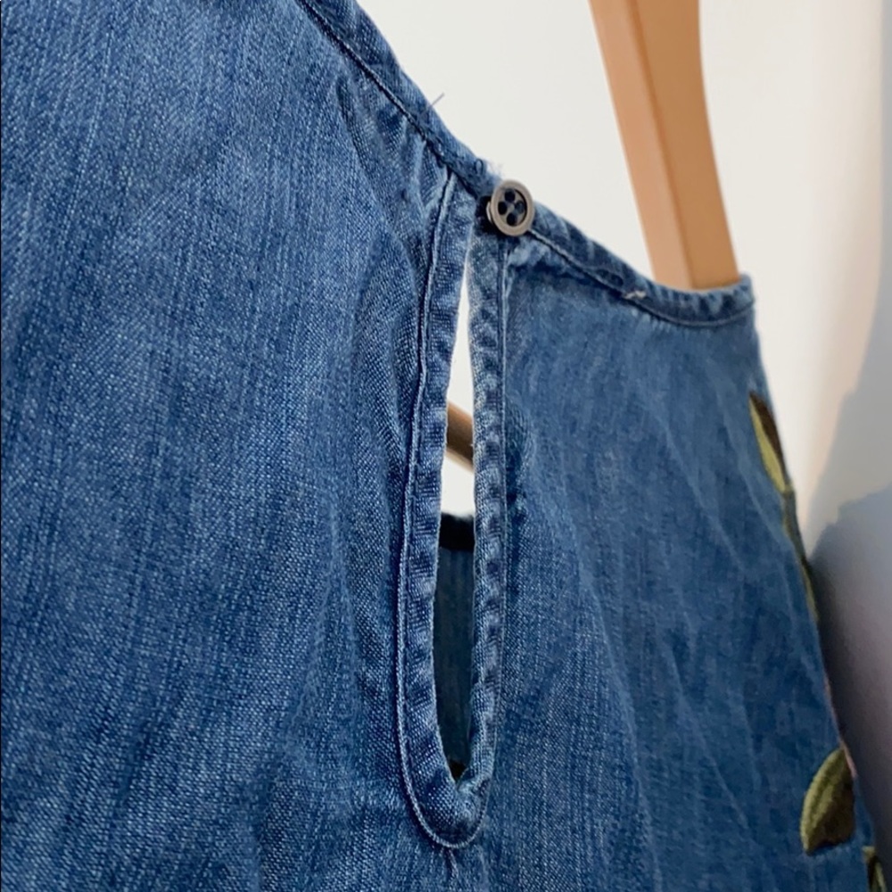 NEW Women’s Embroidered Tencel Light Denim Top - Picture 7 of 8
